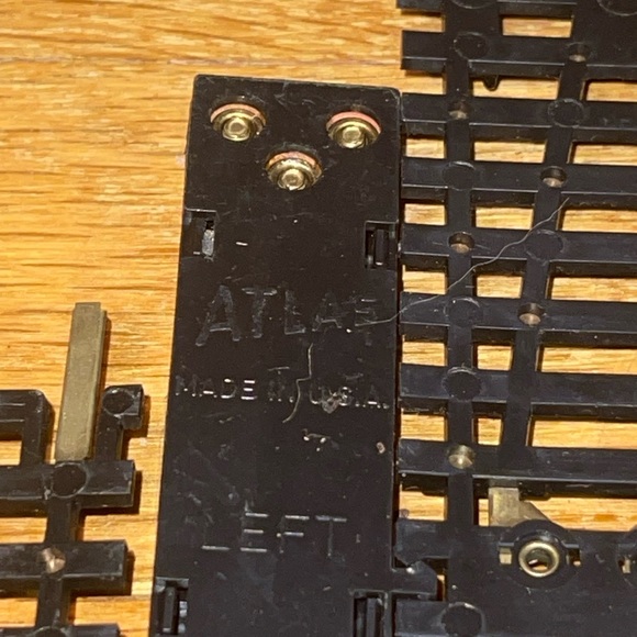 H0 SCALE TRUE-TRACK SNAP-SWITCHES(3) one right/2 left - Picture 8 of 10